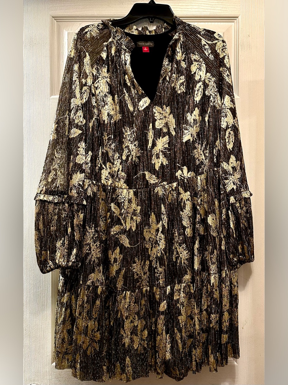 Vince Camuto Black Metallic Gold Floral Pleated Tunic